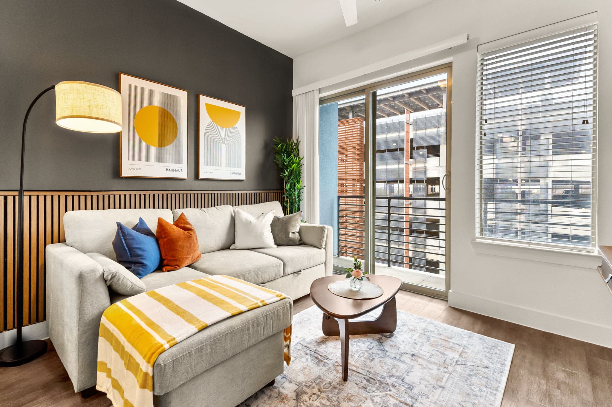Central Flat: Pool|Free Parking|Walk to Riverwalk