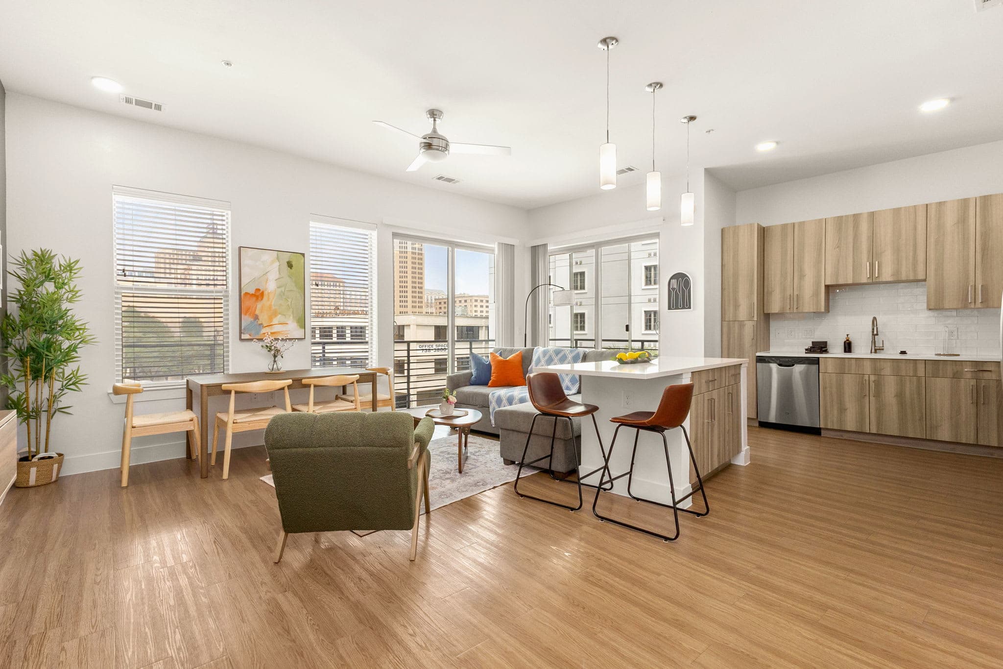 Central Flat: Pool|Free Parking|Walk to Riverwalk