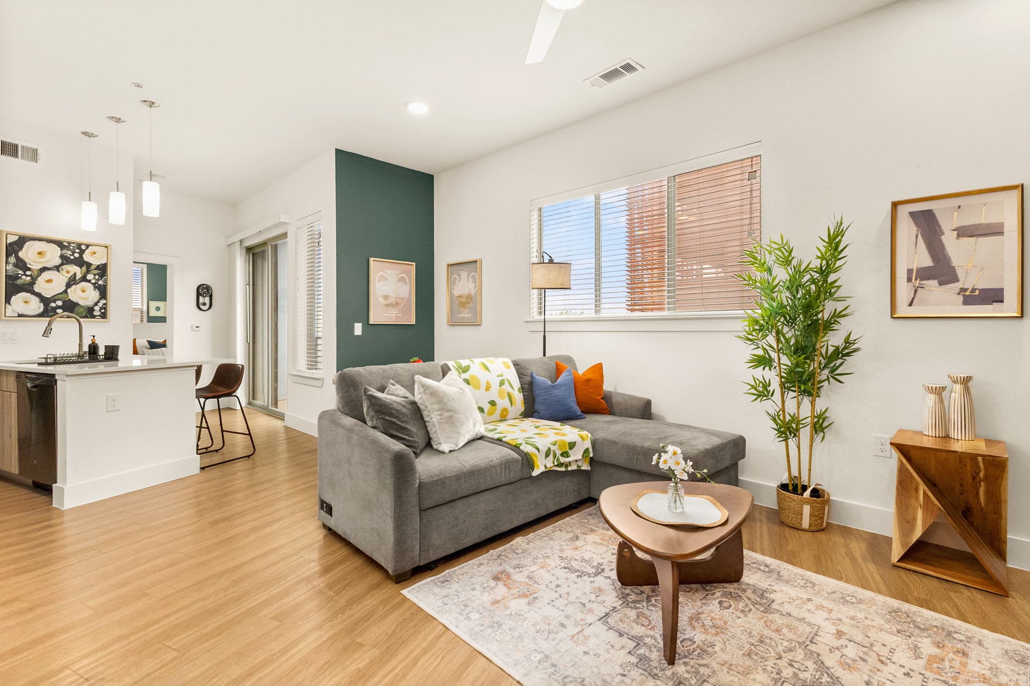 Central Flat: Pool|Free Parking|Walk to Riverwalk